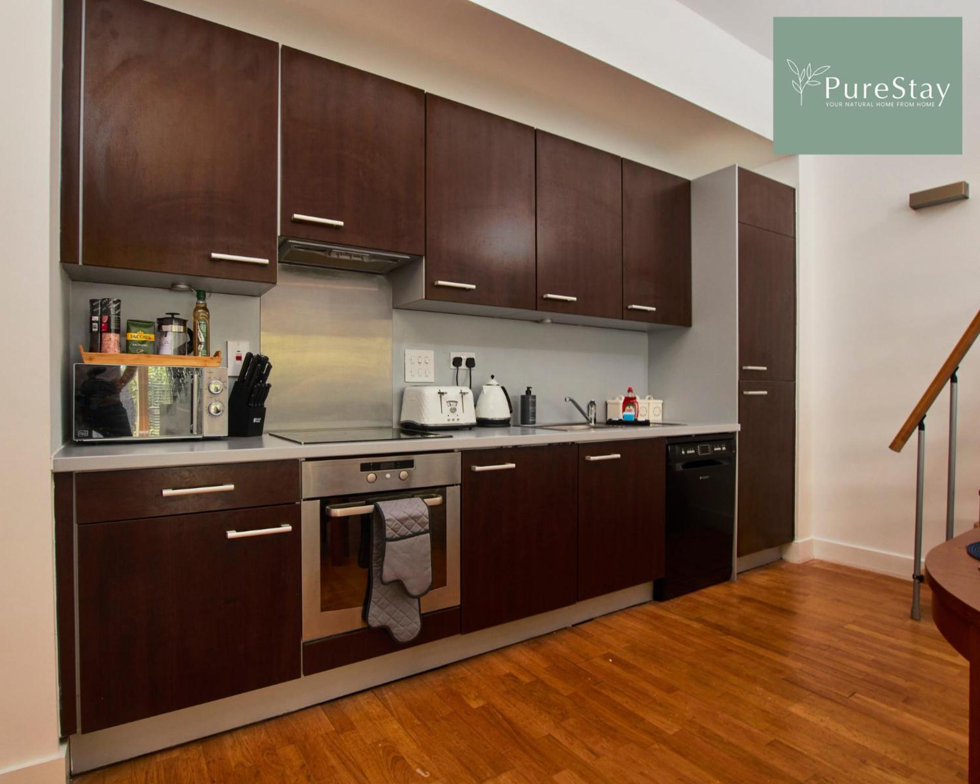 Beautiful Four Bed House By Purestay Short Lets & Serviced Accommodation Coventry With Parking 외부 사진