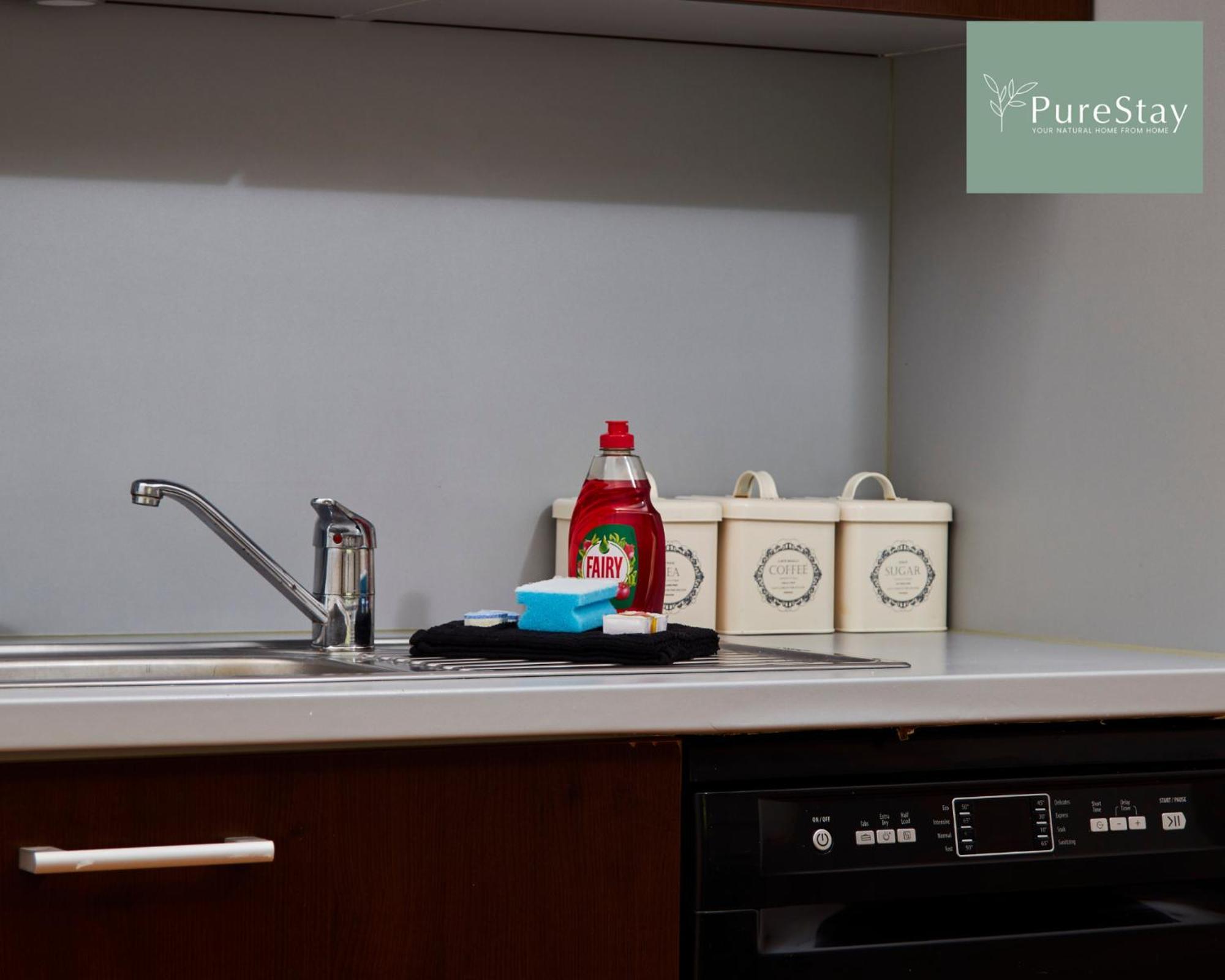 Beautiful Four Bed House By Purestay Short Lets & Serviced Accommodation Coventry With Parking 외부 사진