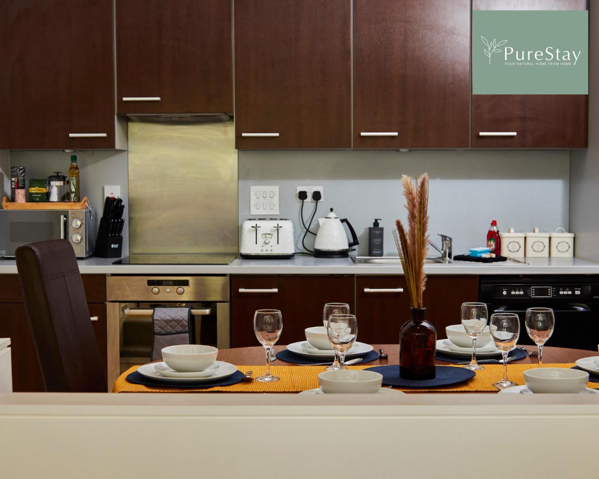 Beautiful Four Bed House By Purestay Short Lets & Serviced Accommodation Coventry With Parking 외부 사진