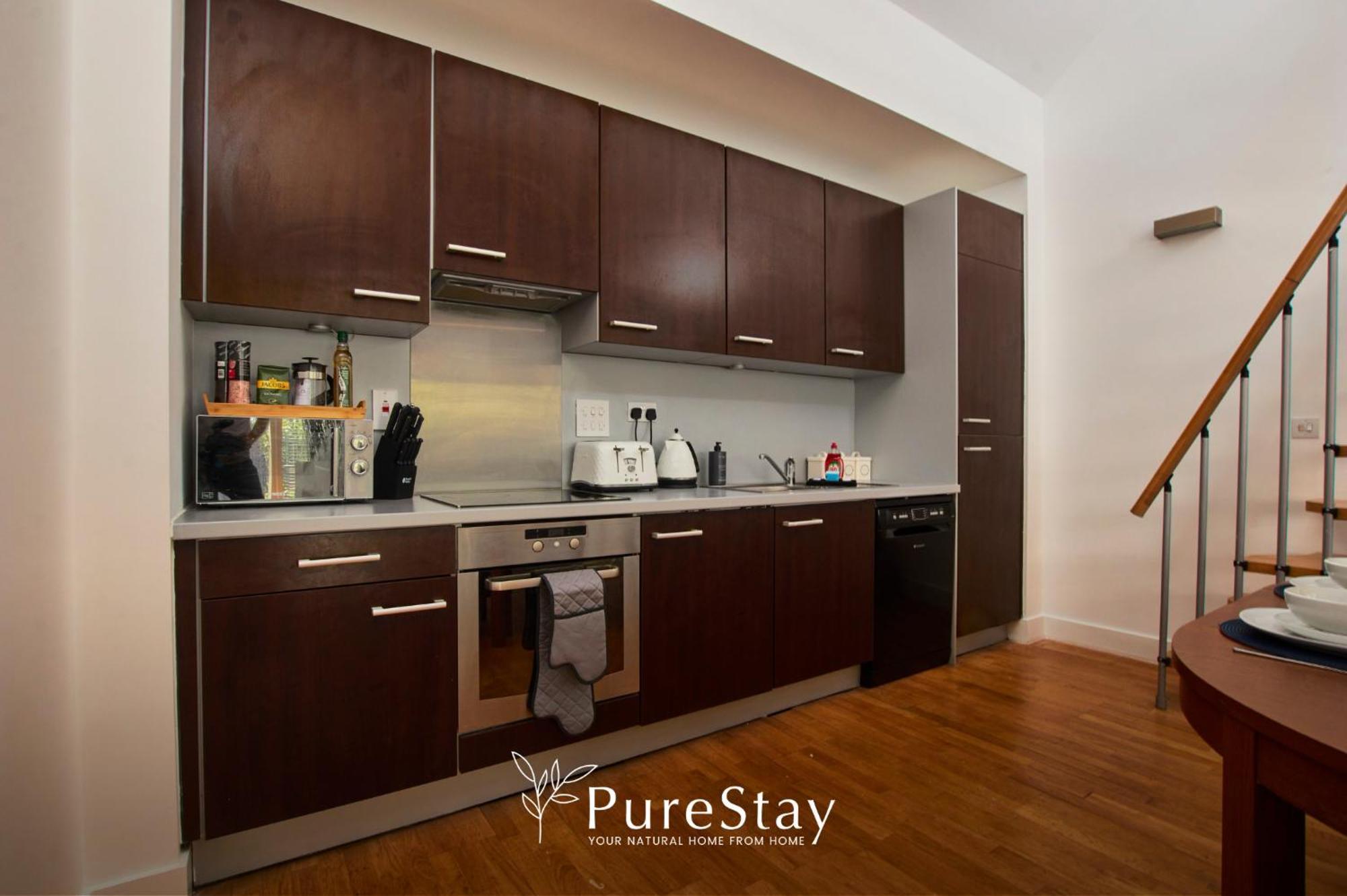 Beautiful Four Bed House By Purestay Short Lets & Serviced Accommodation Coventry With Parking 외부 사진